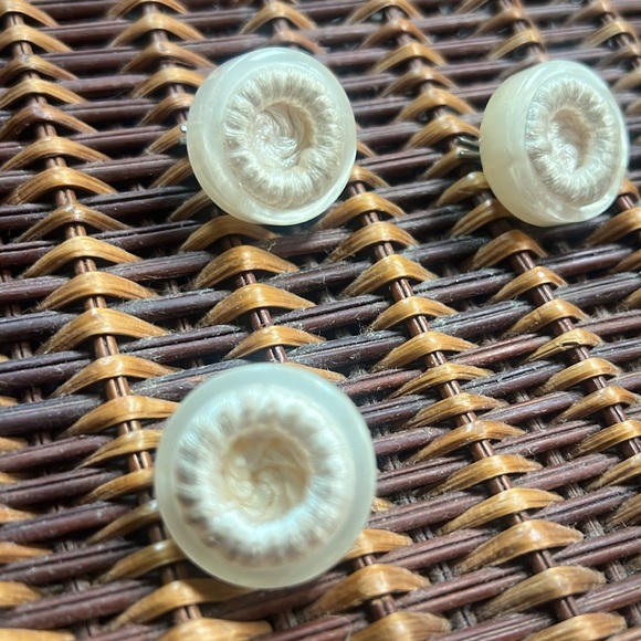 Vintage Buttons - Picture 4 of 6